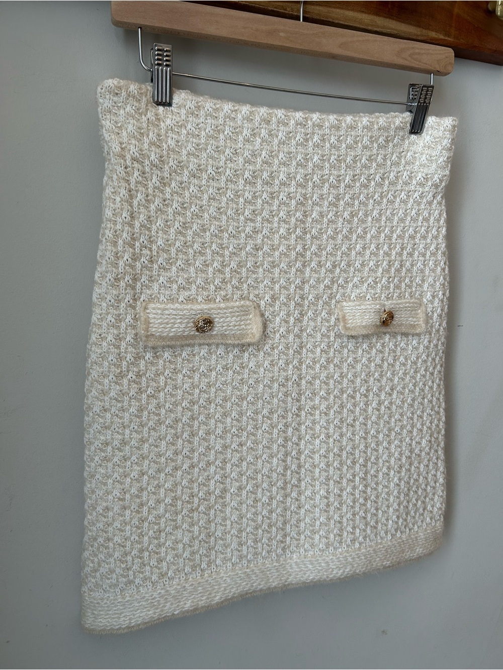 BNWT H&M Cream Textured Knit Mini Skirt with Decorative Buttons Size M